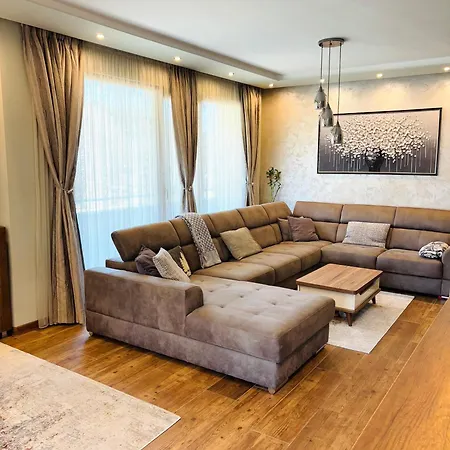 Luxury Park Villa *